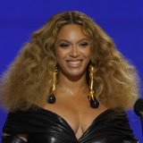 Beyonce, avec neuf nominations aux Grammy Awards, pourrait prendre sa revanche sur Adele.